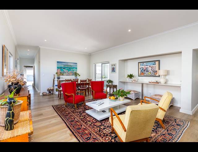 4 BEDROOM FREESTANDING TO LET IN SUNNINGDALE